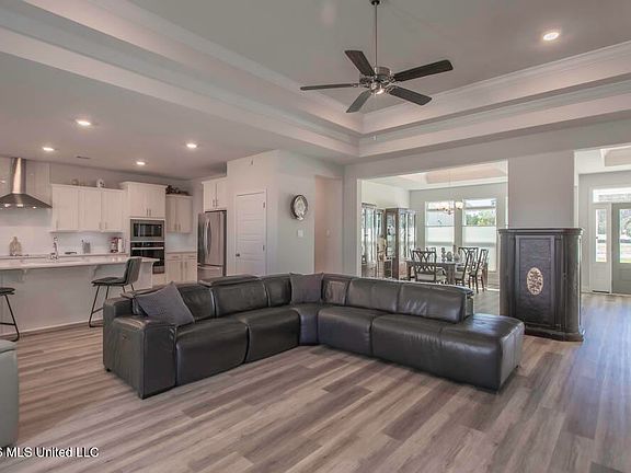 4th image of 19160 Harrington Cir