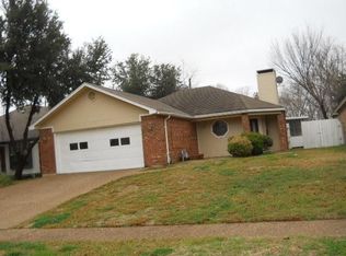 2220 Ruby Rd, Irving, TX 75060