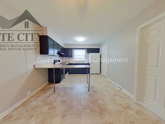 3rd image of 611 Mobile St