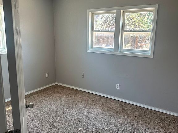 4th image of 302 Almond Ave