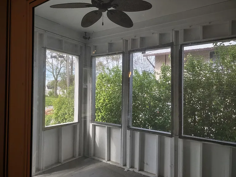 Charleston Ave — Photo 6