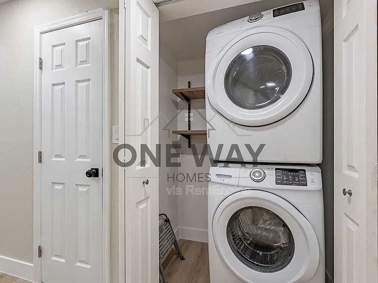 745 E Pierce St — Photo 31