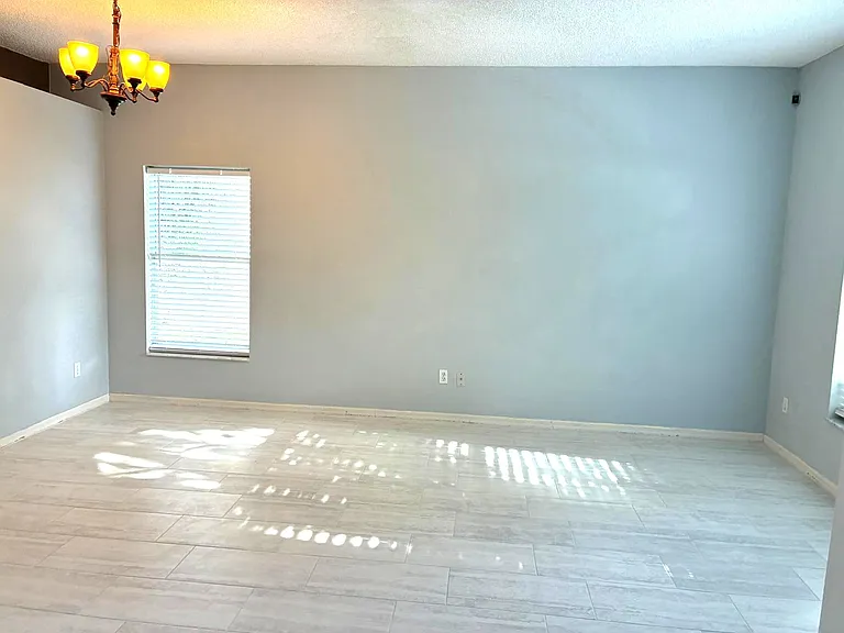 465 Eastbridge Dr — Photo 5