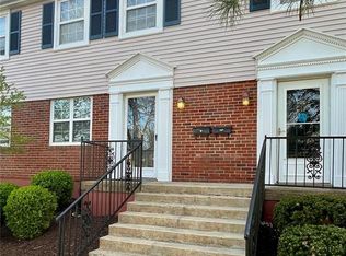 1504 Swallow Dr, Saint Louis, MO 63144