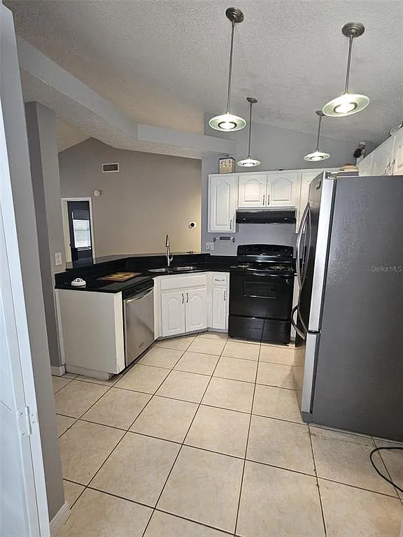 3 bed, 2.0 bath, 1413 sqft, $2,500 — Photo 4
