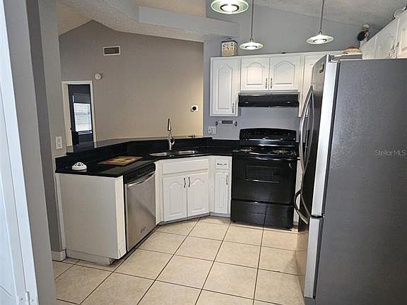4th image of 12718 Trowbridge Ln