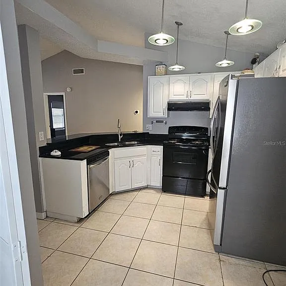 12718 Trowbridge Ln — Photo 4