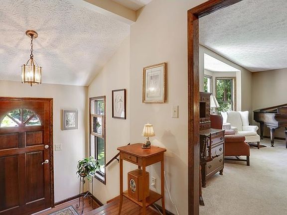 3rd image of 4805 Highpoint Dr NE