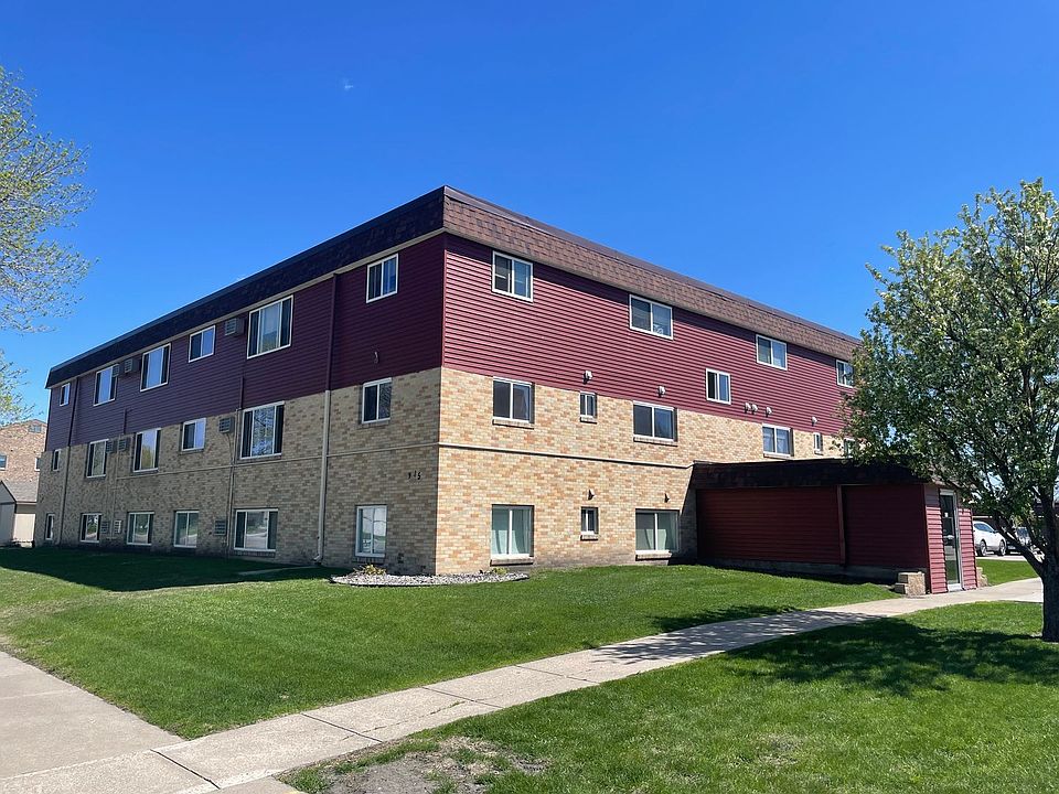 2nd image of 915 32nd Ave S #102