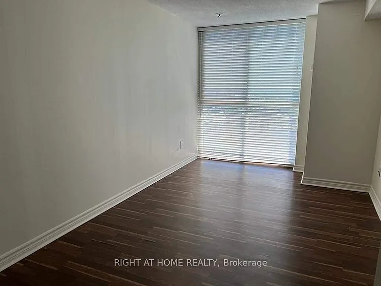 3650 Kaneff Cres #3202 — Photo 12