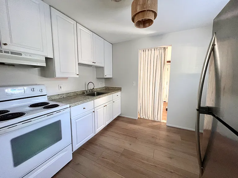 555 E Mahan Ave — Photo 5