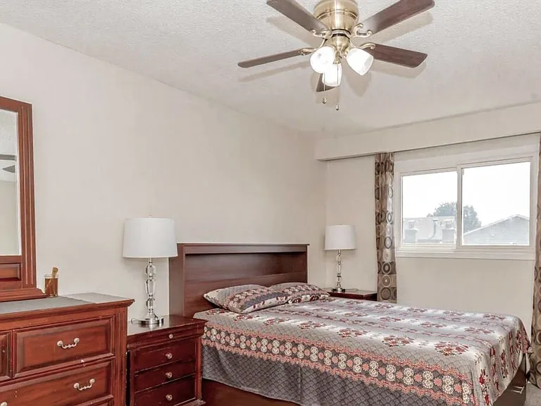 18 Hockley Path #UPPER — Photo 6