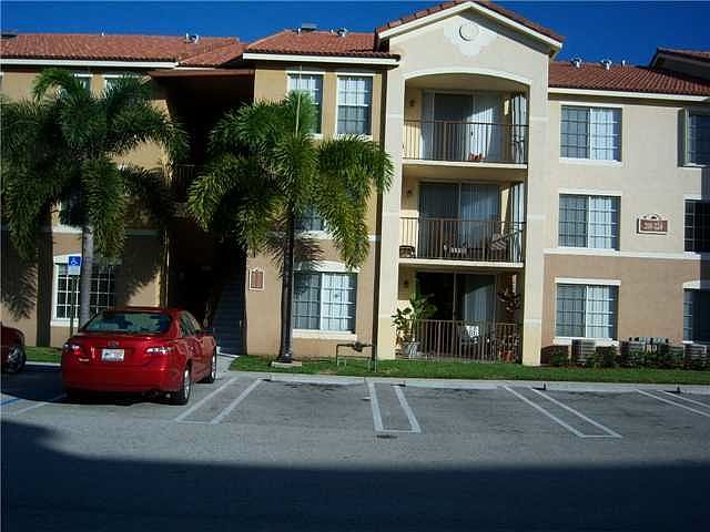 1st image of 819 Villa Cir #819