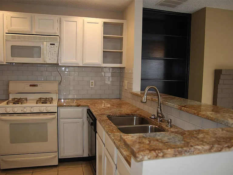 7825 Beauregard Cir #3A — Photo 4