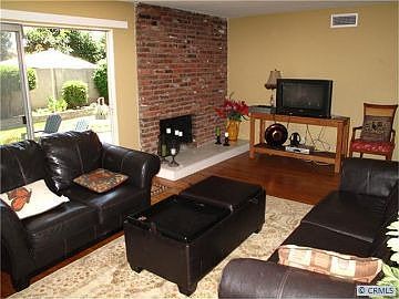 5th image of 828 E Glendora Ave