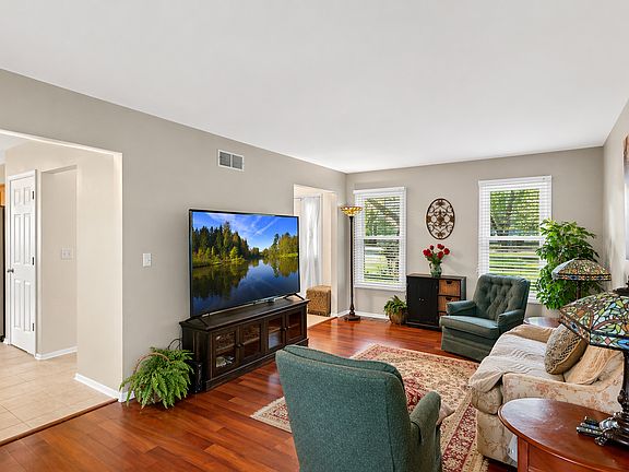 4th image of 1814 Cambridge Dr