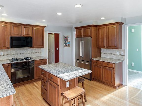 4th image of 1169 Channing Woods Dr