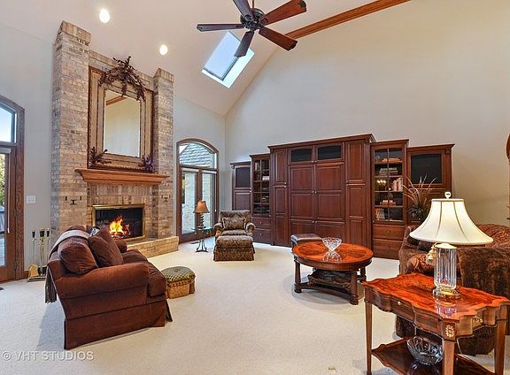 3rd image of 5560 Churchill Ln