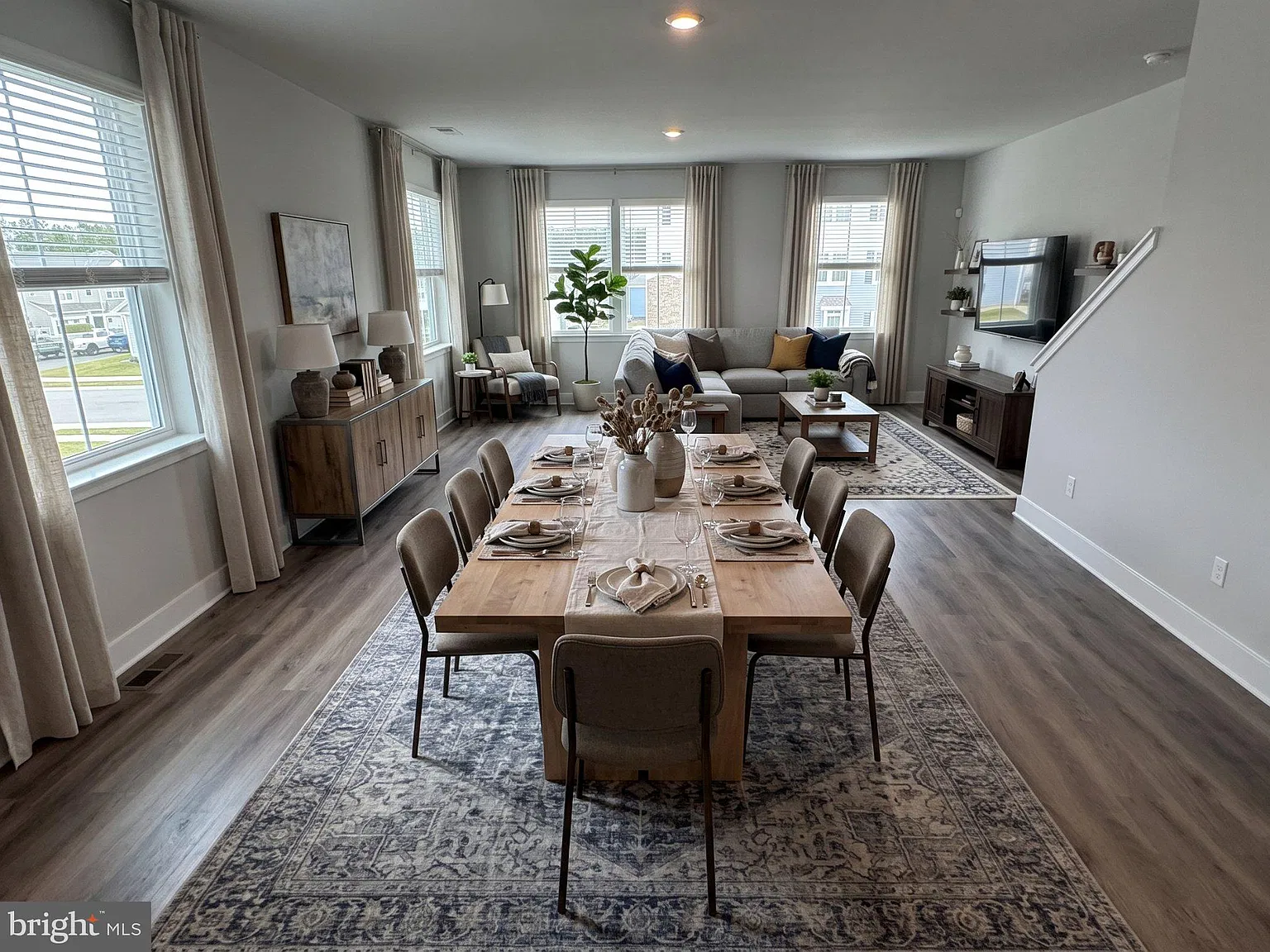 4 bed, 3.5 bath, 1889 sqft, $2,400 — Photo 2