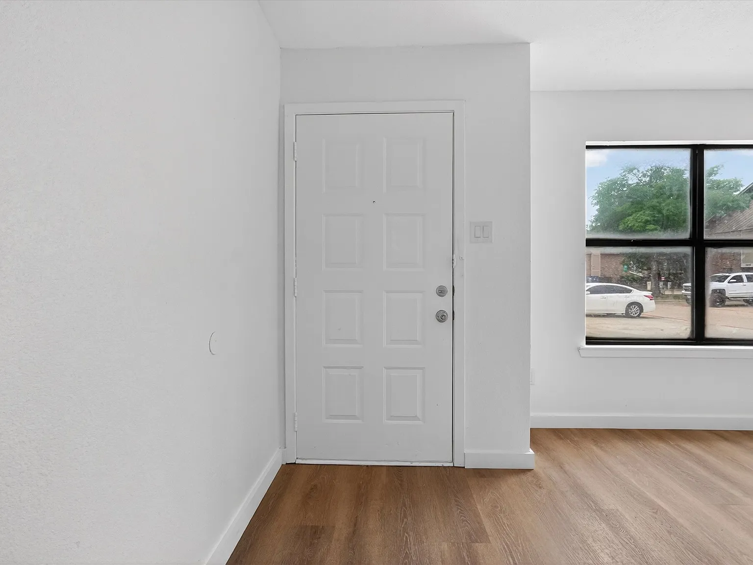 2 bed, 2.5 bath, 1250 sqft, $1,699 — Photo 2