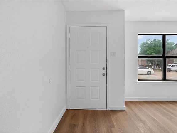 2nd image of 3041 W Sycamore Cir #3045