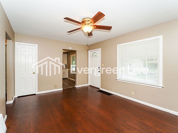 3rd image of 123 E Rosewood Ave