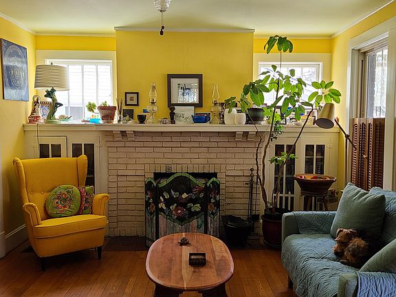 2nd image of 150 Preston Ave #1