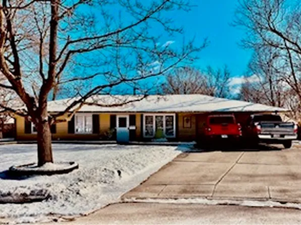 12 Circle Ct, Montgomery, IL 60538