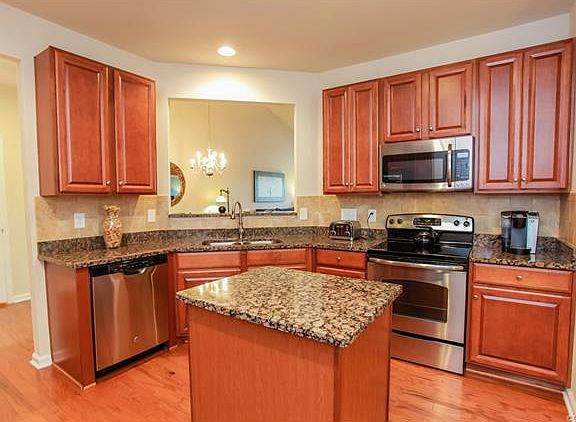 3rd image of 512 Siena Ln #512