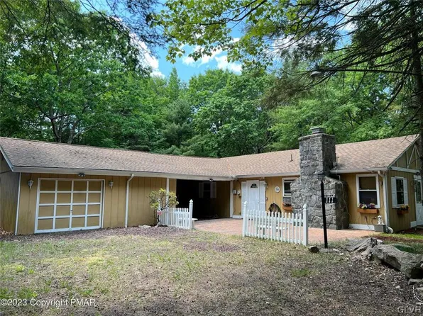 111 Split Rock Rd, Lake Harmony, PA 18624