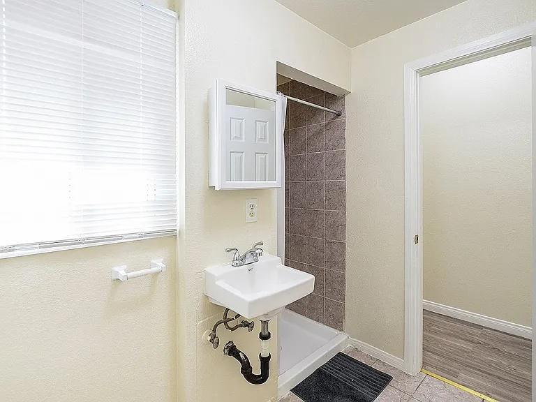 Soto Rose Apartments — Photo 70