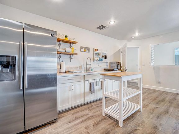 Common kitchenette area.