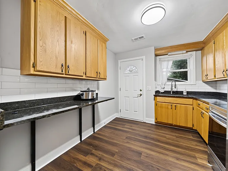 2209 Lindell Ave — Photo 21