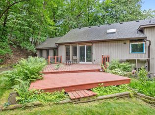 6381 Duck Lake Rd, Eden Prairie, MN 55346