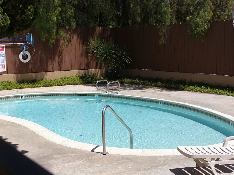 Washington Vista Apartments — Photo 2