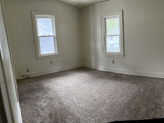 4th image of 518 Dickinson St SE #2