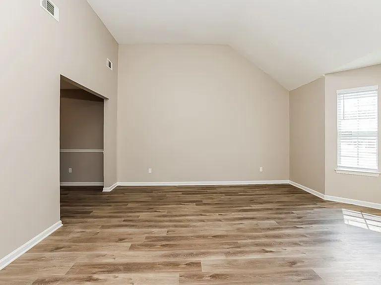 922 Tara Bnd — Photo 5
