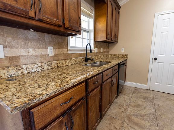 5th image of 1025 Feagin Mill Rd