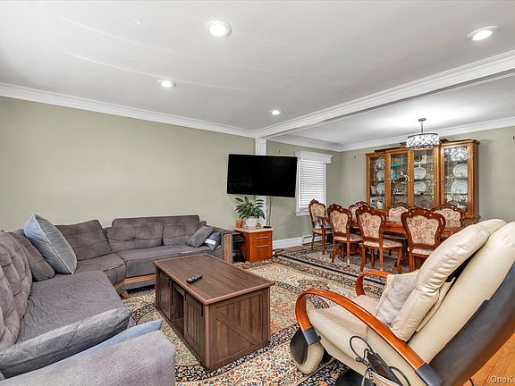 3rd image of 2463 Lindy Road