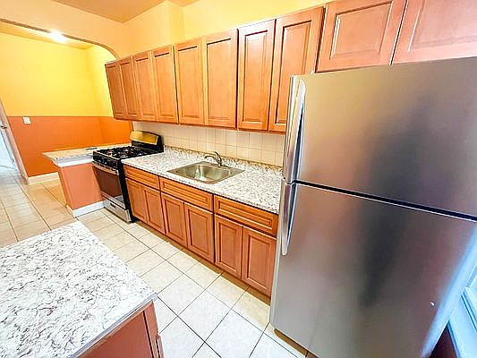 5th image of 293 Etna St #2