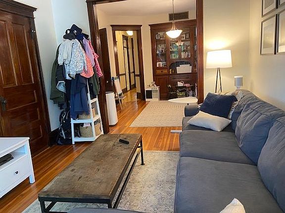 3rd image of 3747 N Kenmore Ave #1