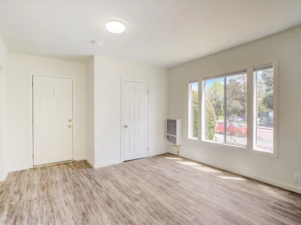 Beverly Blvd Apartments