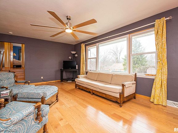 4th image of 2724 W Parkwood Dr