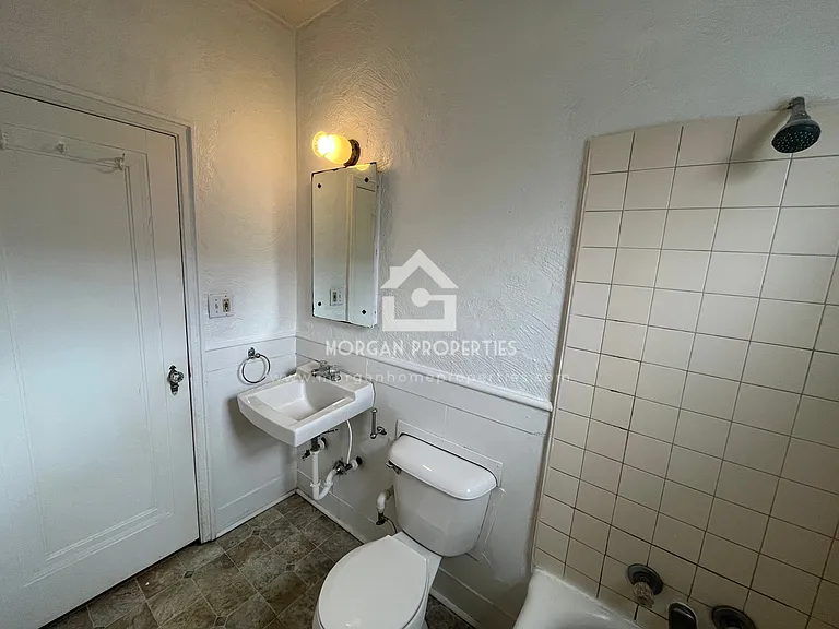 1231 W Walnut St — Photo 46