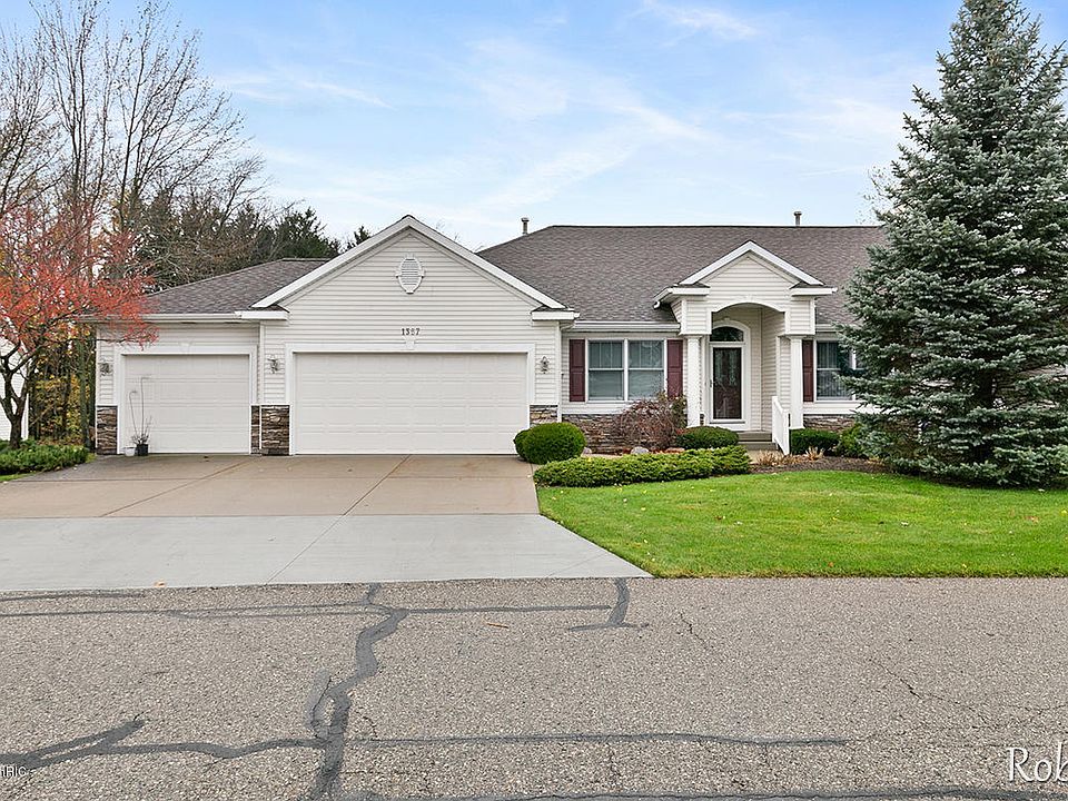1st image of 1357 Linwood Dr NW #32