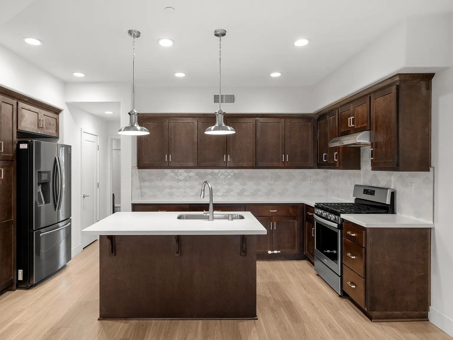 3 bed, 1542 sqft, $4,100 — Photo 4
