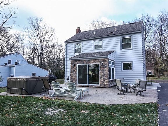 3rd image of 82 Hubbard Dr