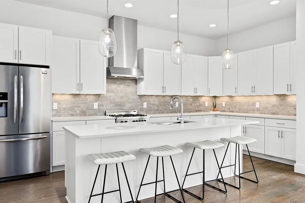 3 bed, 2.5 bath, 2517 sqft, $4,500 — Photo 3