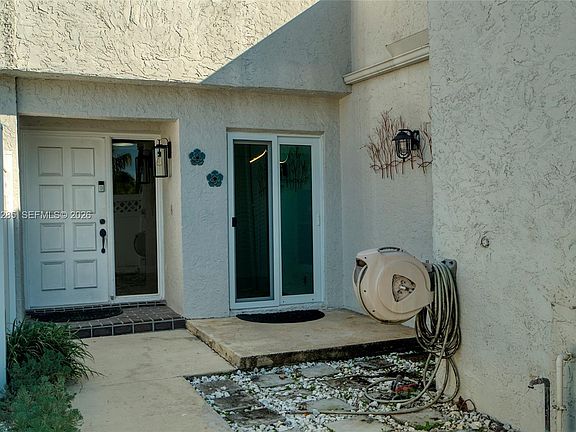 3rd image of 6768 Canary Palm Cir