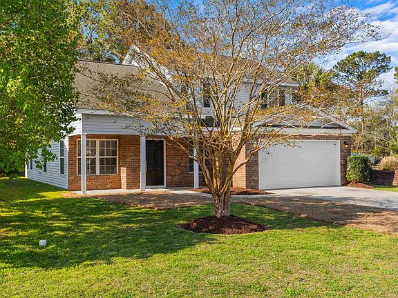 3rd image of 104 Molinia Dr.